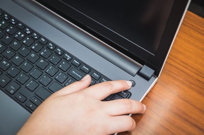 Desligar o PC todo o dia ou deixá-lo ligado por vários dias faz mesmo alguma diferença? (Foto: GettyImages)