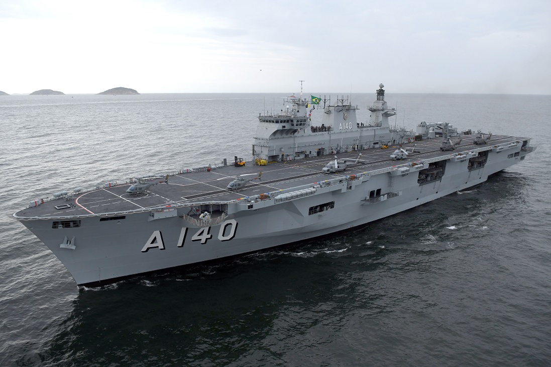 Navio NAM - O Navio Aeródromo Multipropósito Atlântico (NAM Atlântico) com 200 metros de comprimento desembarca no sábado (11) em Rio Grande.