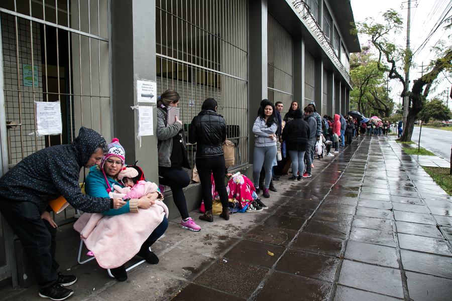Longas Filas no Cadastro Único Atrasam Benefícios no RS