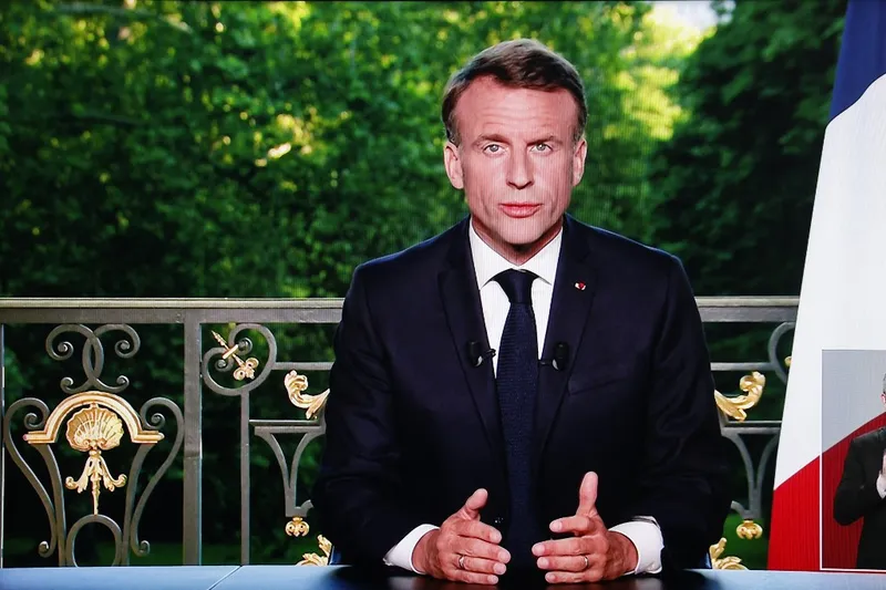 Macron Tenta Golpe Dissolvendo Parlamento e Convocando Eleições Legislativas Antecipadas na França