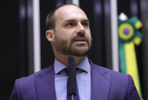 Eduardo Bolsonaro pede licença