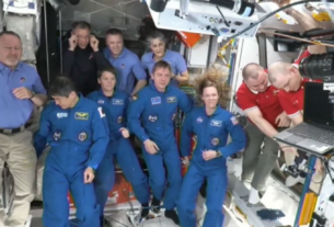 Astronautas presos no espaço