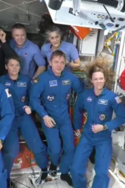 Astronautas presos no espaço