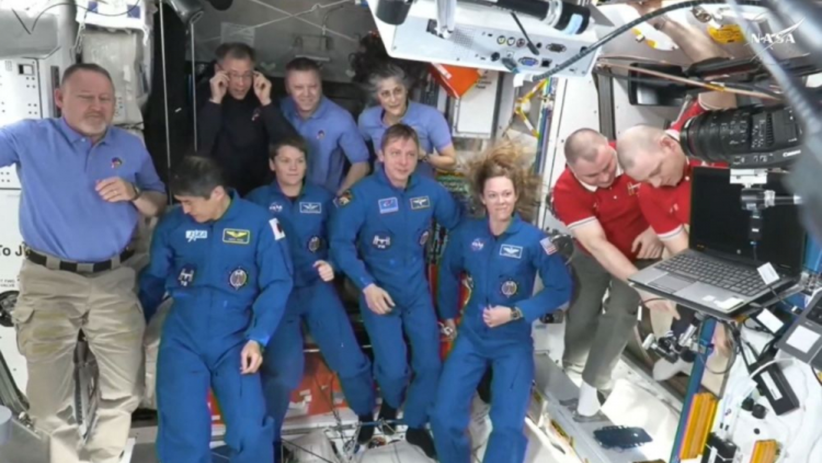 Astronautas presos no espaço