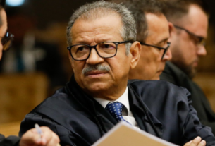 Desembargador aposentado é detido