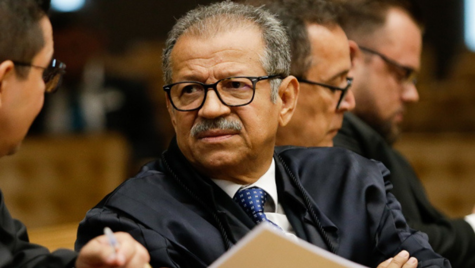 Desembargador aposentado é detido