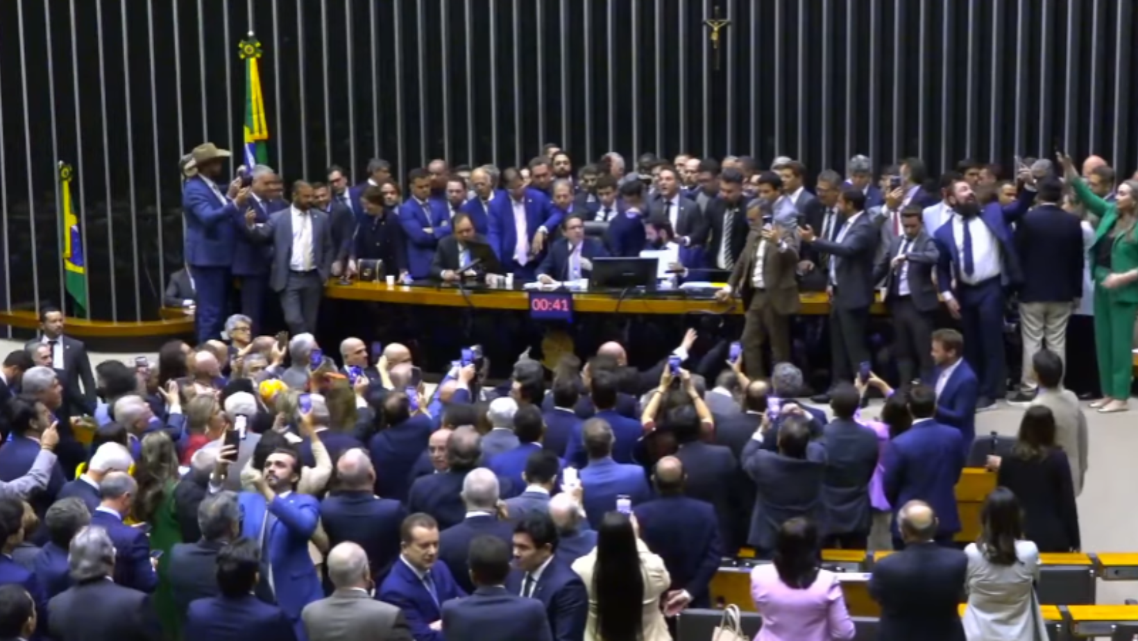 Congresso retoma trabalhos