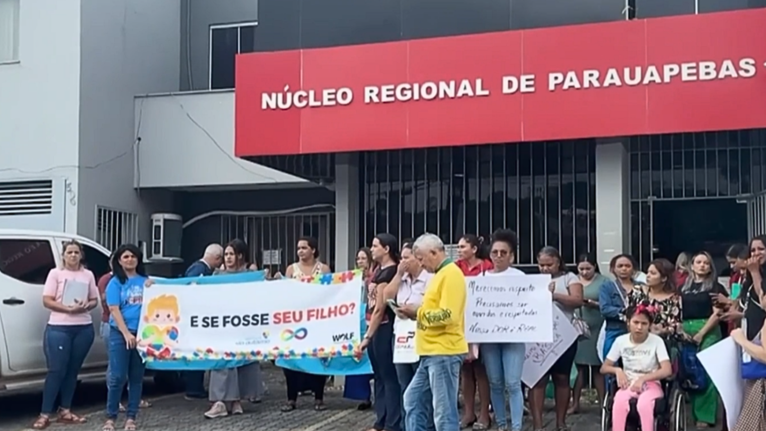 Demissão de auxiliares escolares