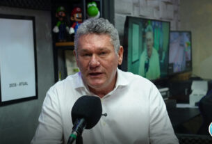 Keniston chama Aurélio farsa