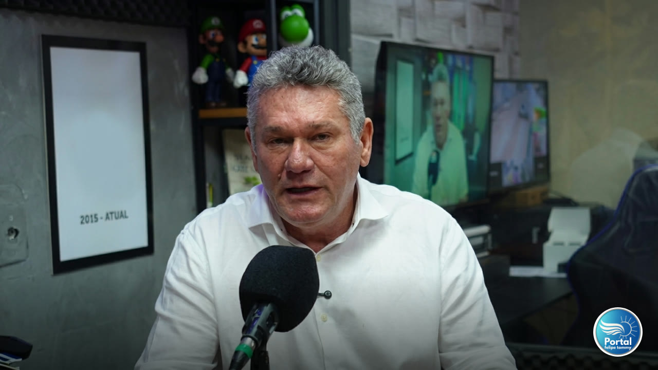 Keniston chama Aurélio farsa
