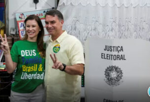 Flávio Bolsonaro vota Rio