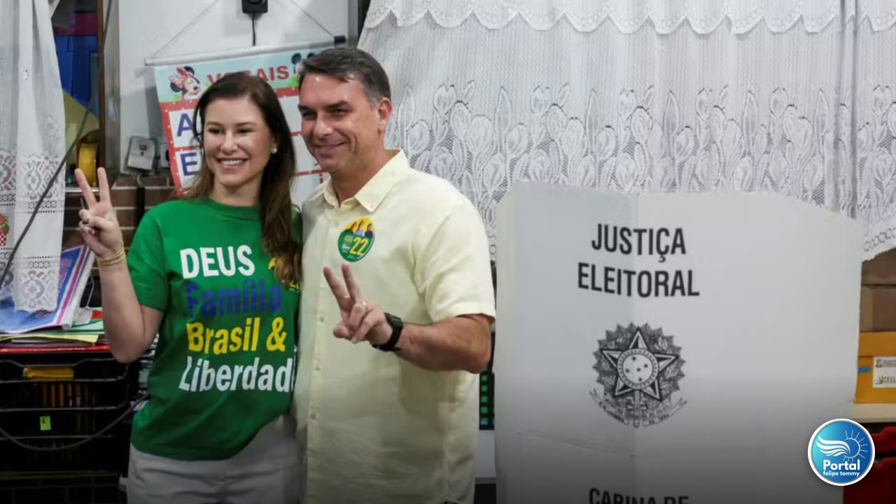 Flávio Bolsonaro vota Rio