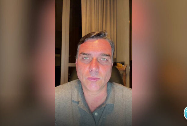Flávio Bolsonaro deixa Brasil